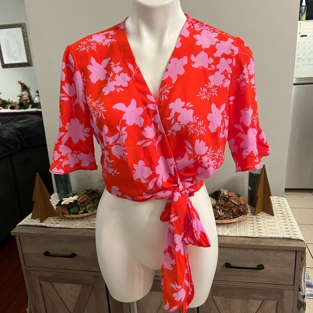 NWT Lush Red and purple cropped tie front feminine floral top